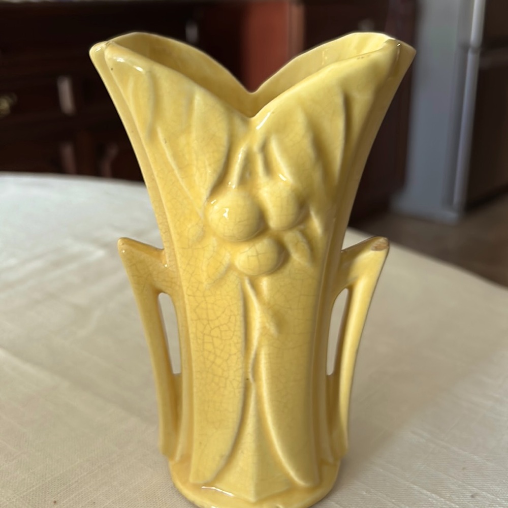 VINTAGE VASE SMALL LIGHT YELLOW